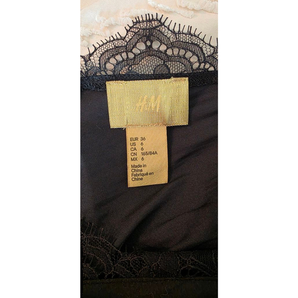 H&M Lace Trim V-Neck Cami Tank Whimsygoth Top Black Womens Size US 6 - Picture 4 of 6
